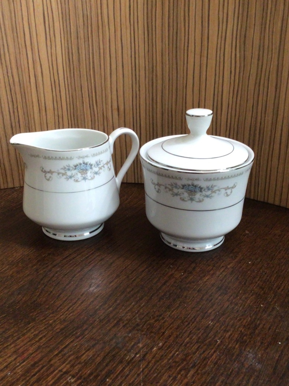 Vintage 1960 Diane by Wade porcelain cream and sugar set. Excellent shape.